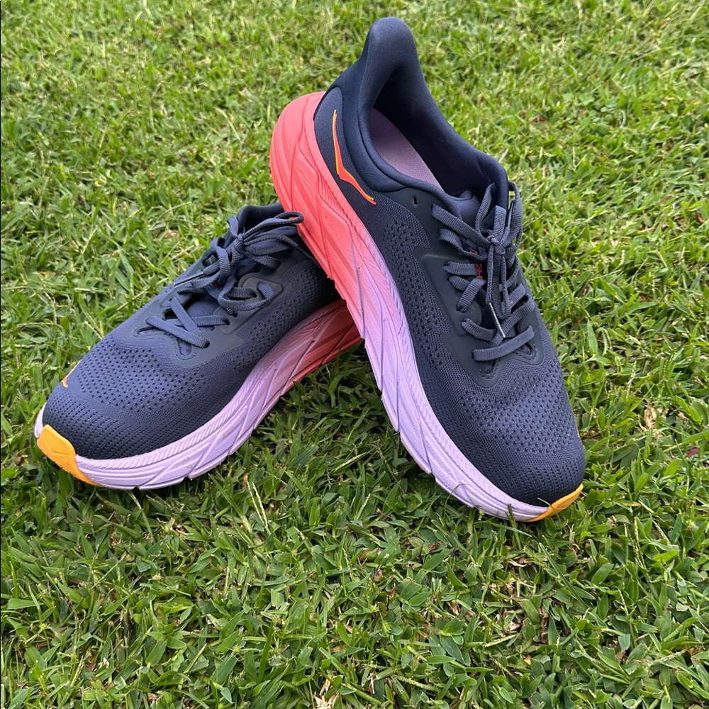 Hoka Arahi 7 sneakers. Dusk navy. Worn only once but does not fit well.